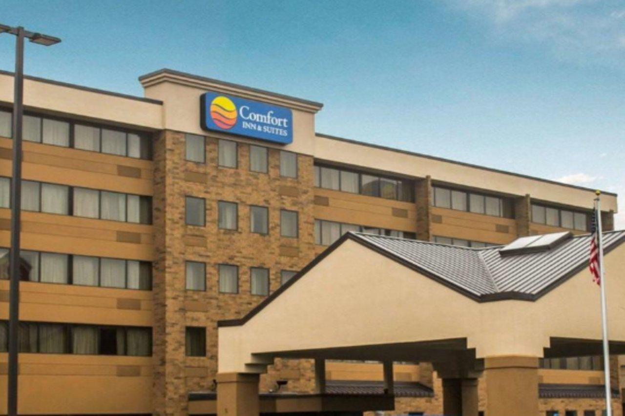 Comfort Inn & Suites Wadsworth Экстерьер фото