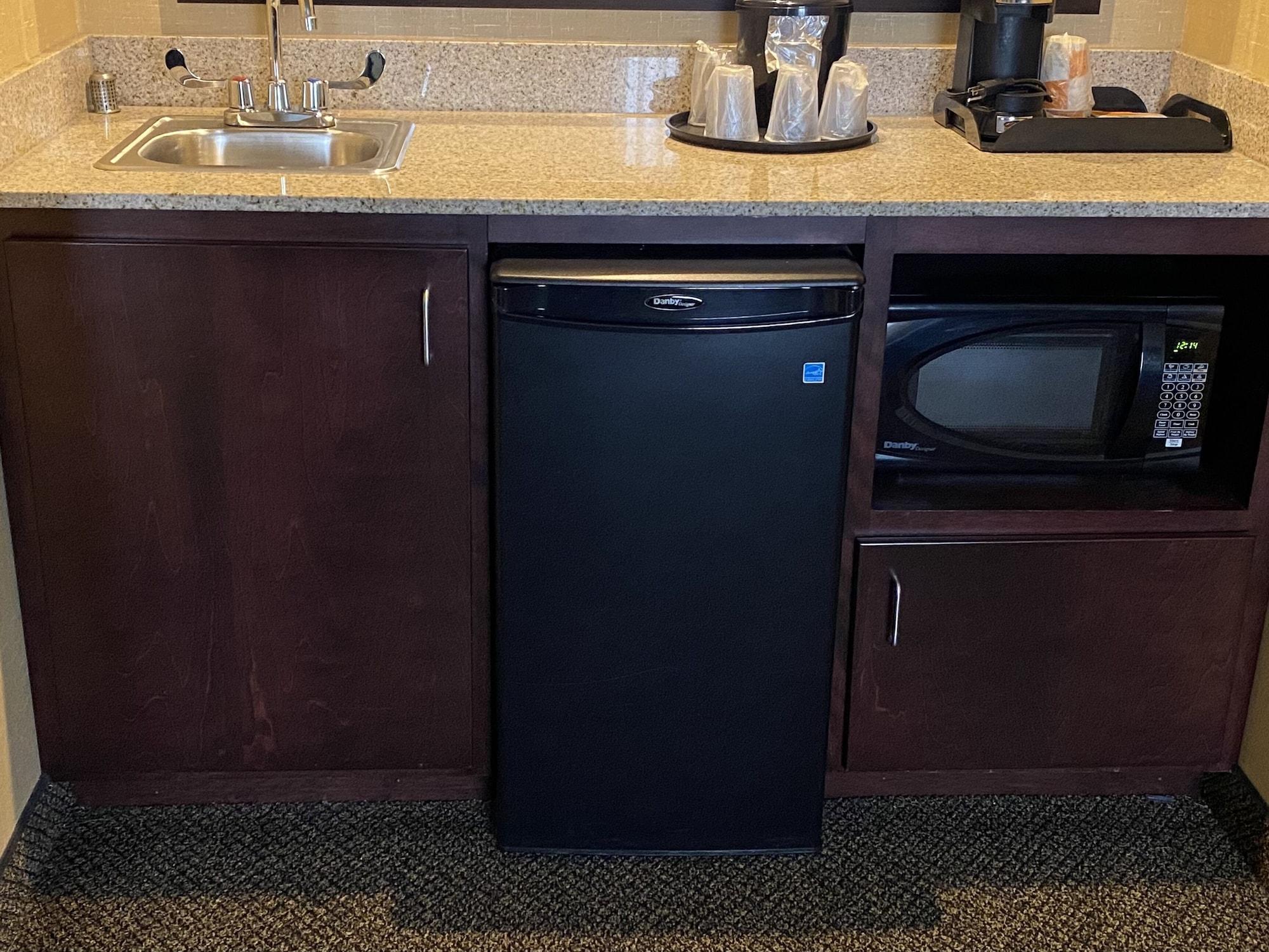 Comfort Inn & Suites Wadsworth Экстерьер фото