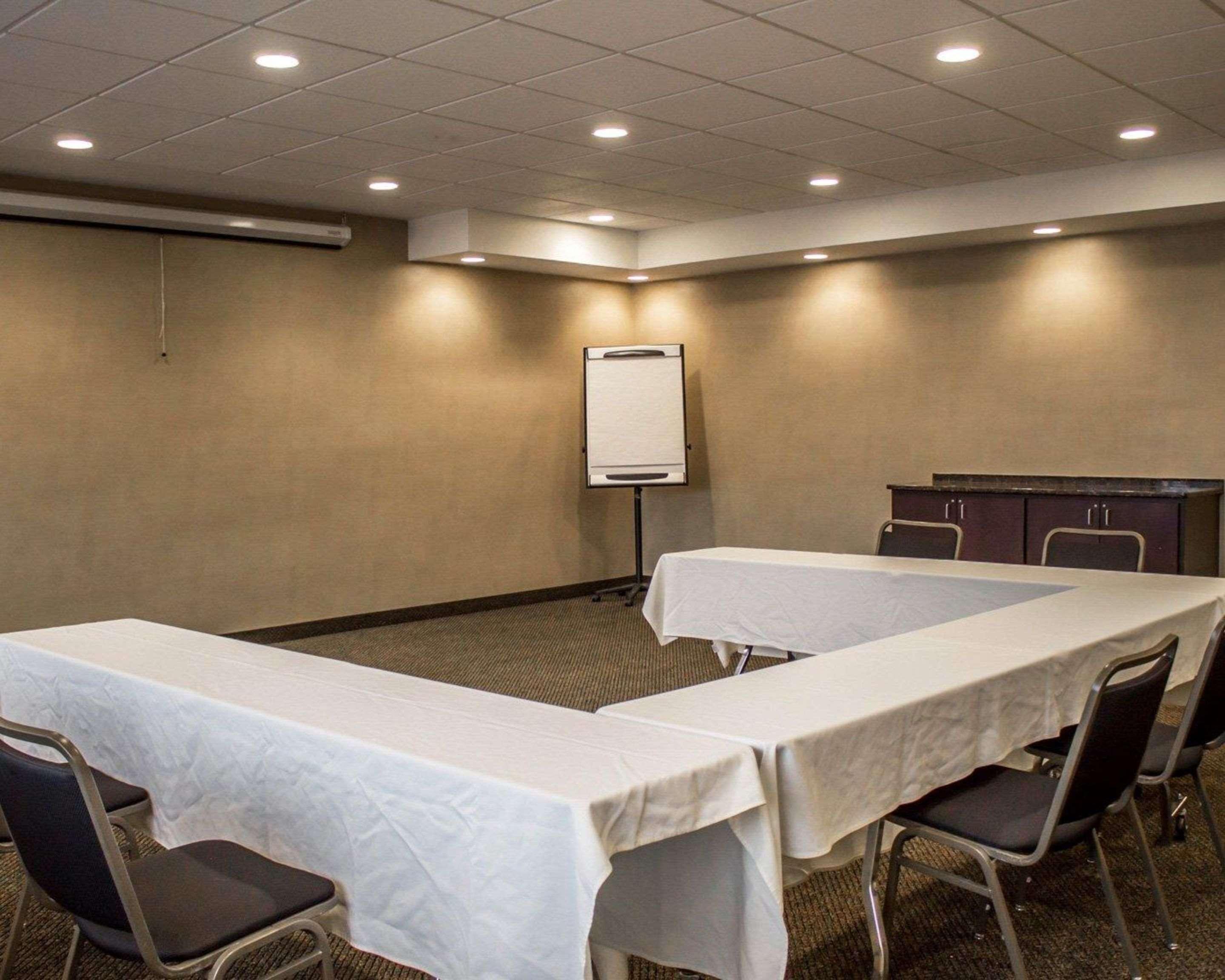 Comfort Inn & Suites Wadsworth Экстерьер фото