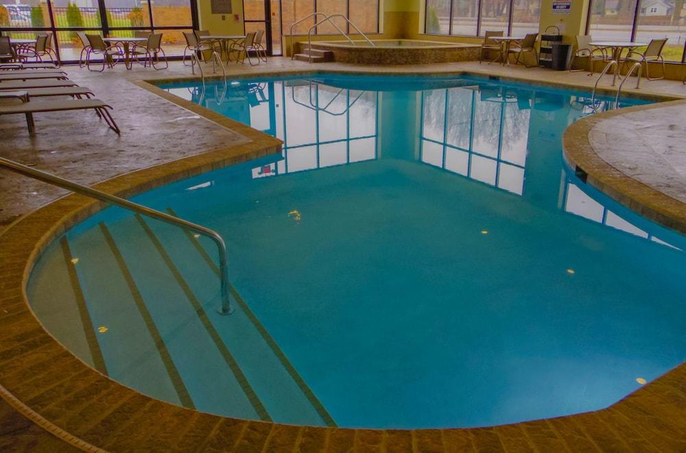 Comfort Inn & Suites Wadsworth Экстерьер фото