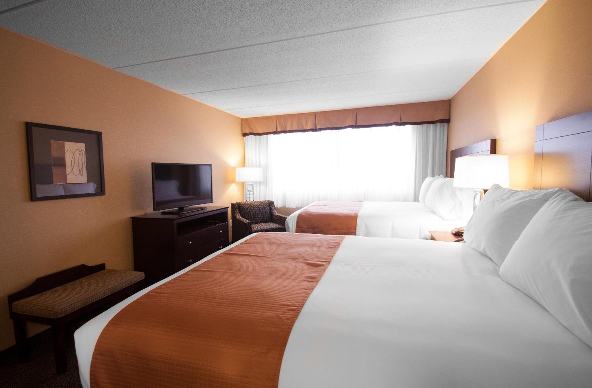 Comfort Inn & Suites Wadsworth Экстерьер фото