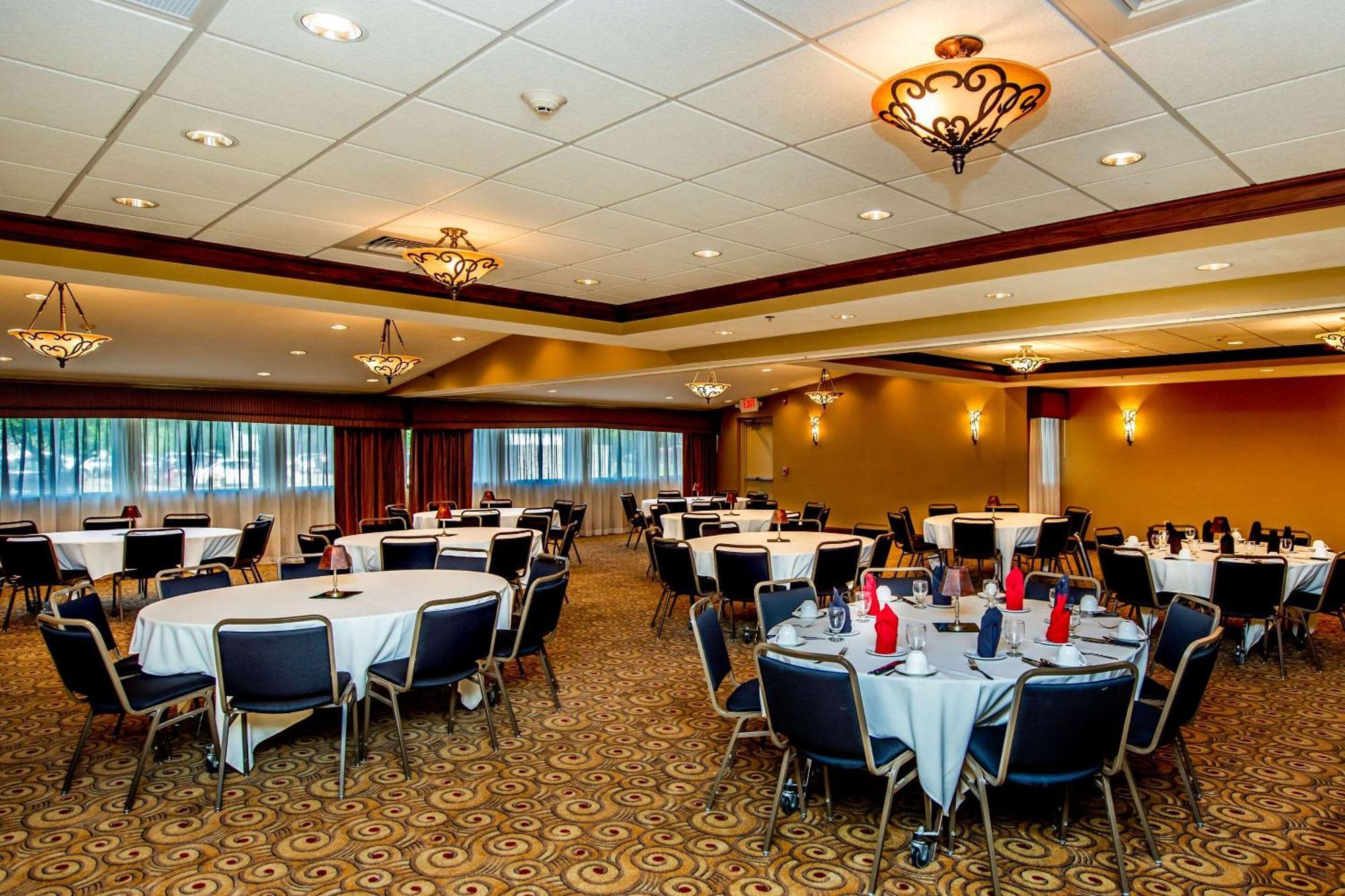 Comfort Inn & Suites Wadsworth Экстерьер фото