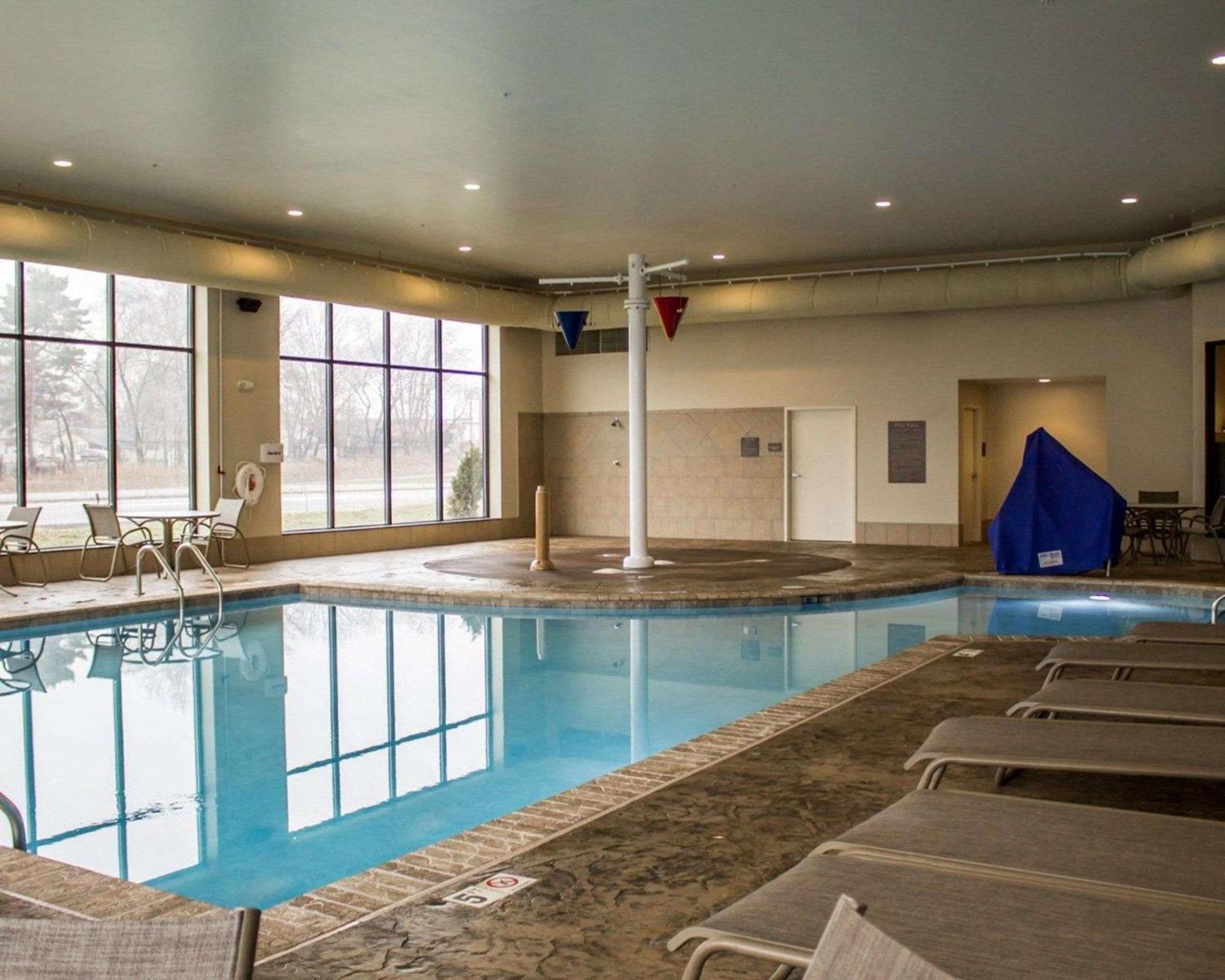 Comfort Inn & Suites Wadsworth Экстерьер фото