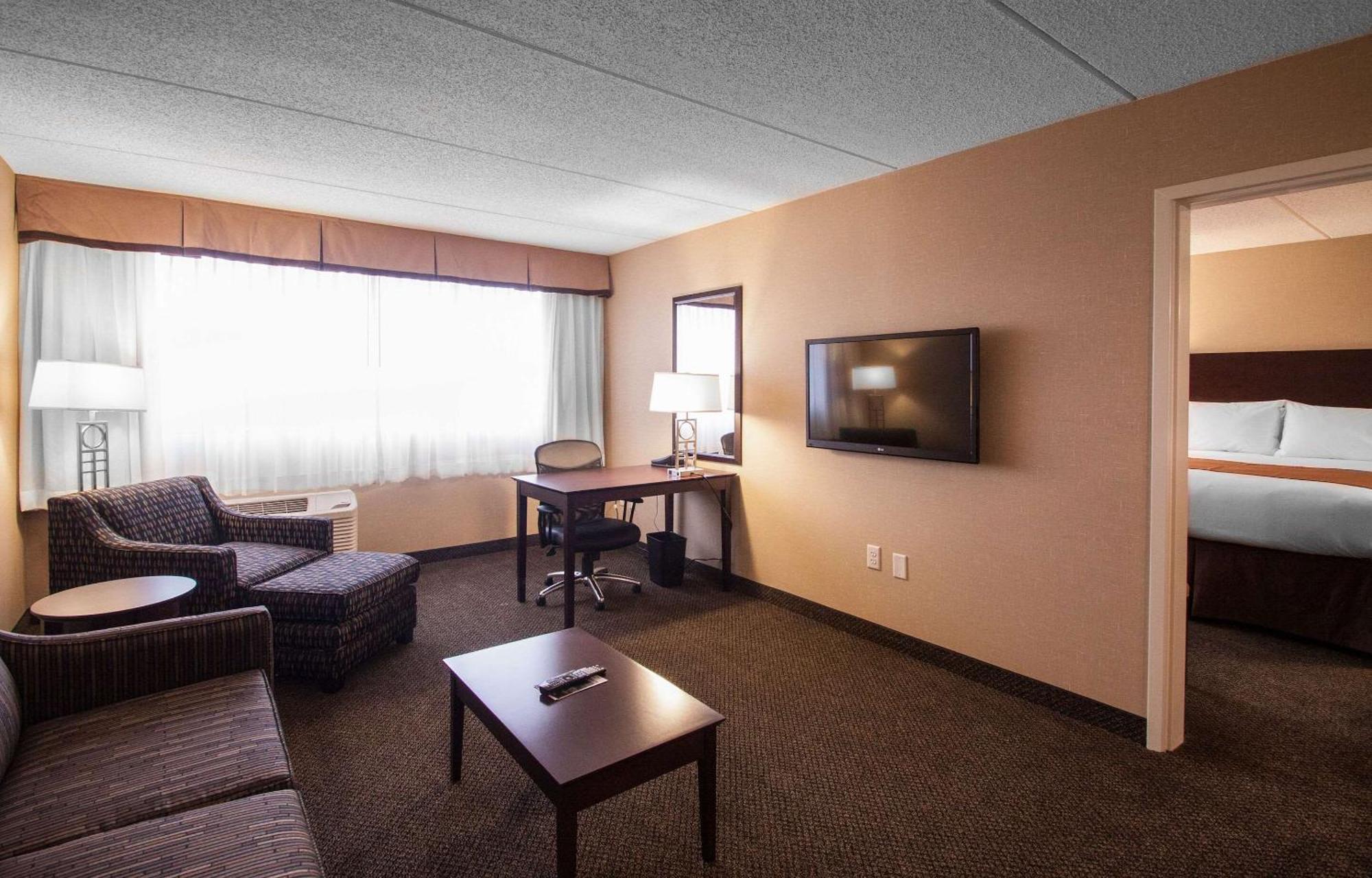 Comfort Inn & Suites Wadsworth Экстерьер фото
