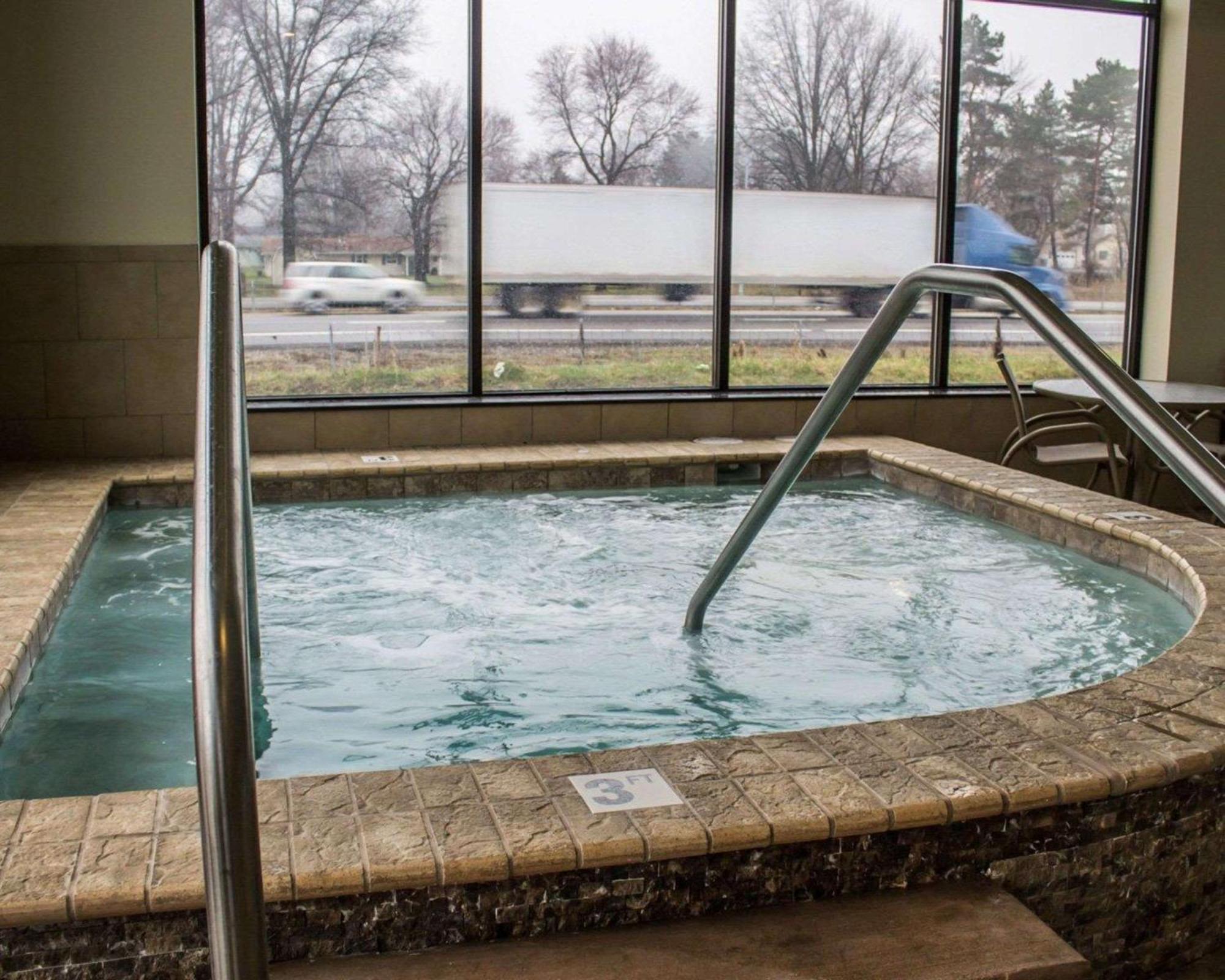 Comfort Inn & Suites Wadsworth Экстерьер фото