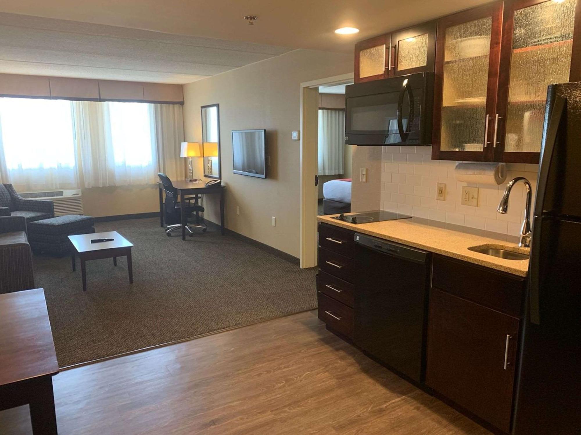 Comfort Inn & Suites Wadsworth Экстерьер фото