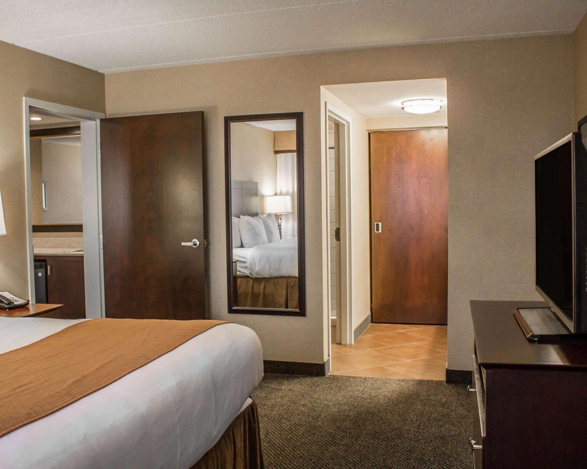 Comfort Inn & Suites Wadsworth Экстерьер фото