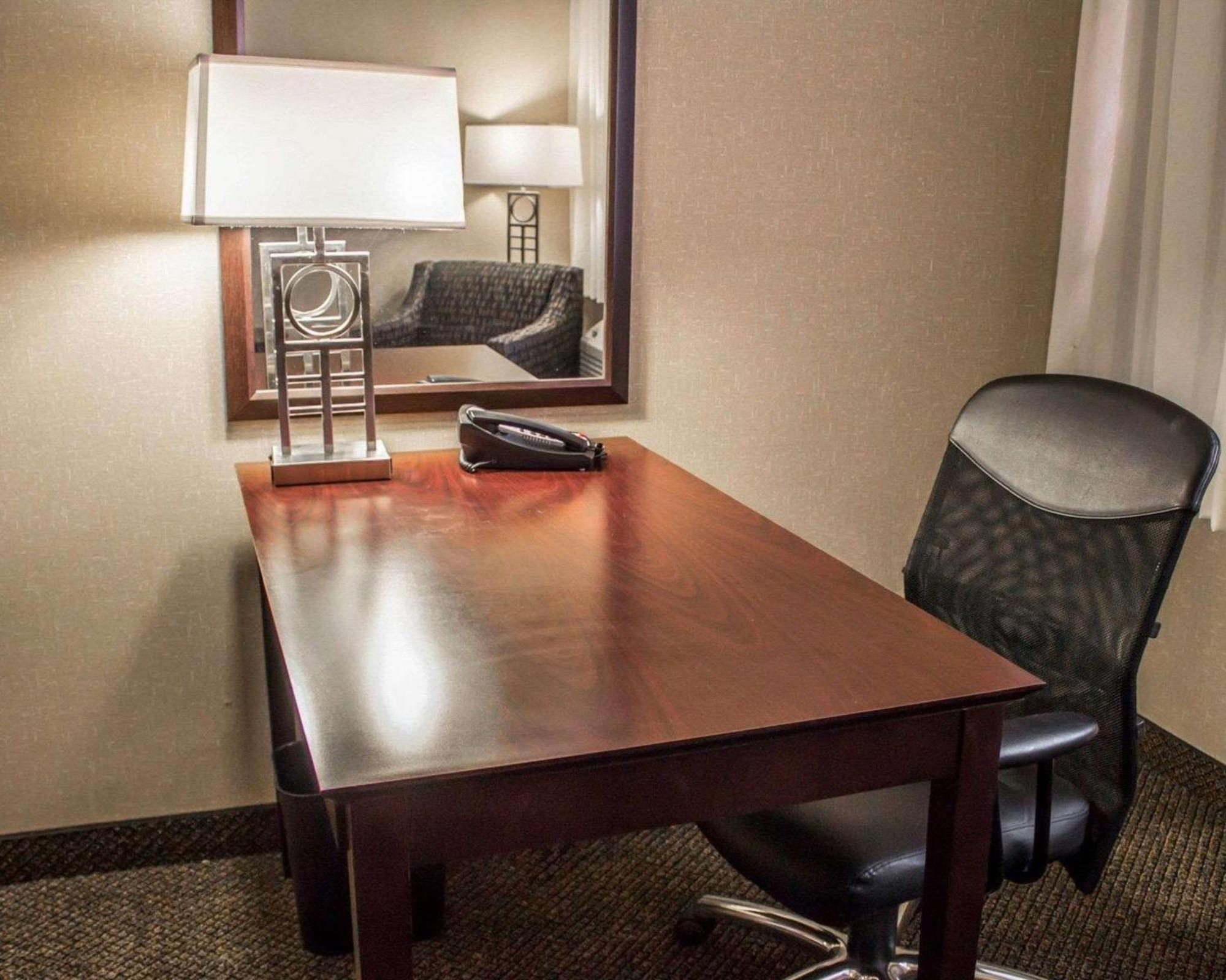Comfort Inn & Suites Wadsworth Экстерьер фото