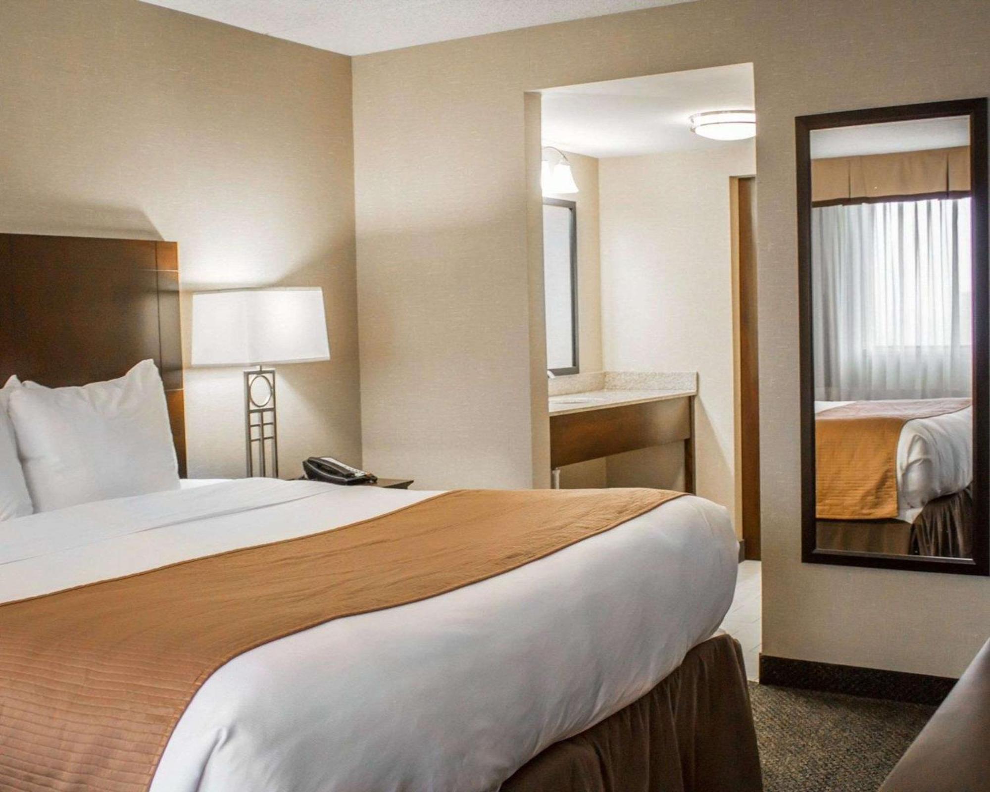 Comfort Inn & Suites Wadsworth Экстерьер фото