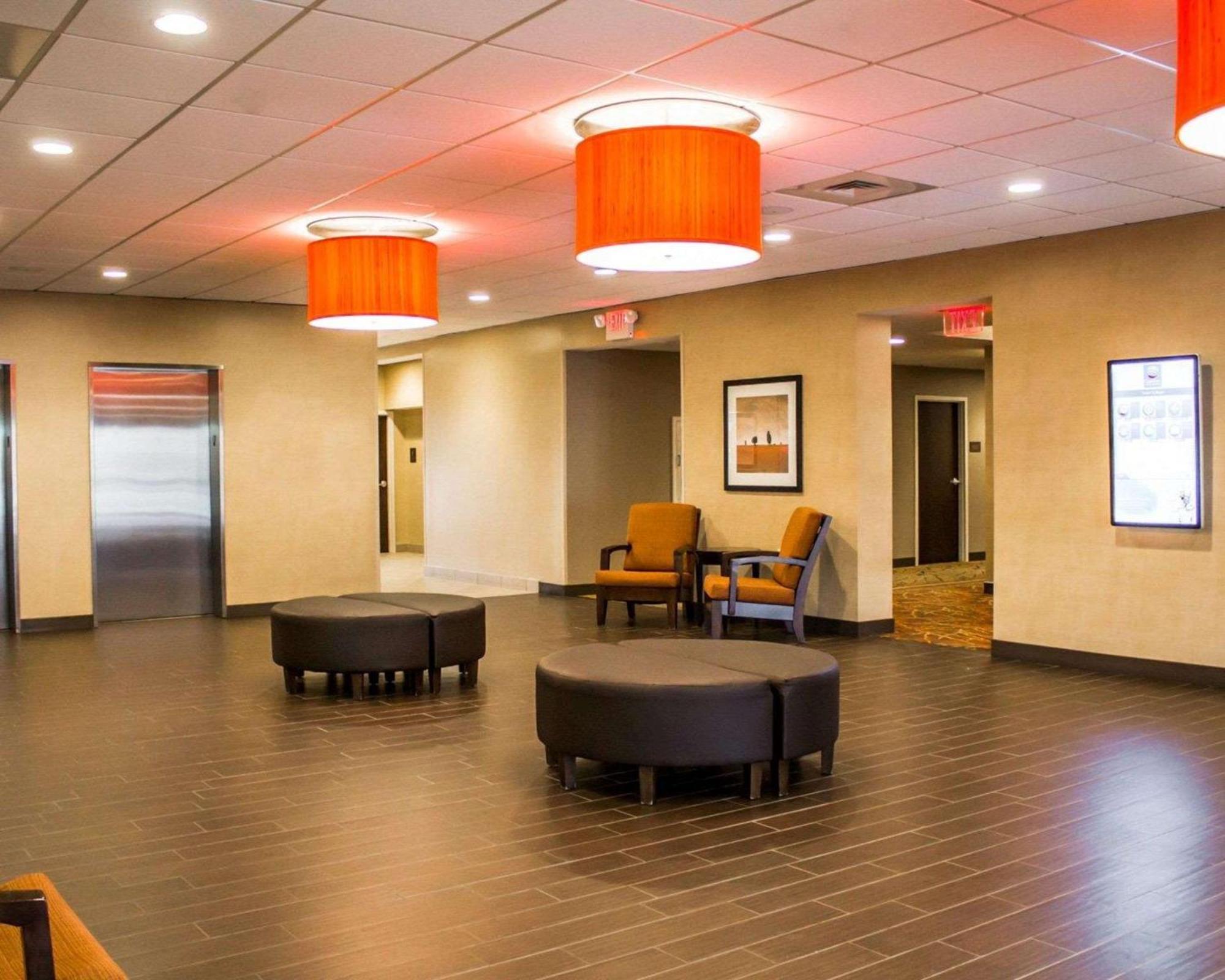 Comfort Inn & Suites Wadsworth Экстерьер фото