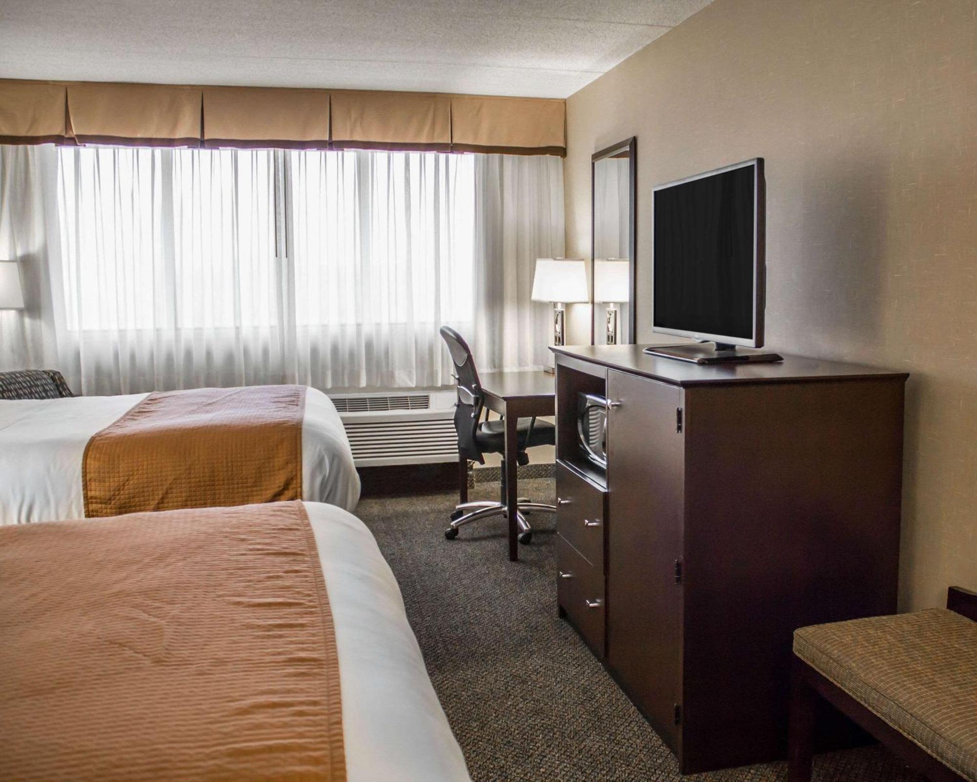 Comfort Inn & Suites Wadsworth Экстерьер фото
