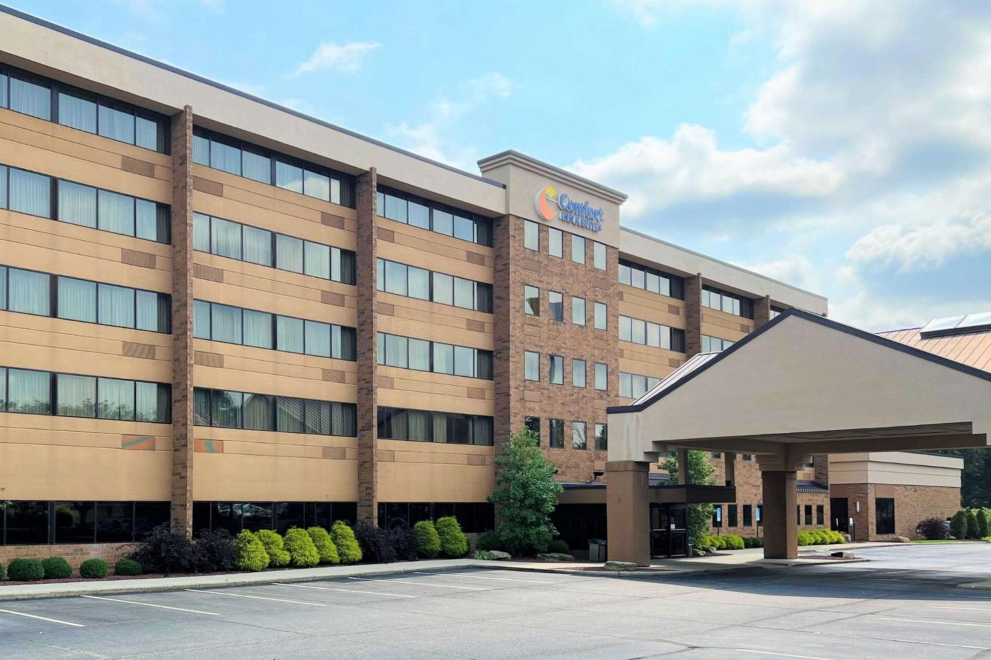 Comfort Inn & Suites Wadsworth Экстерьер фото
