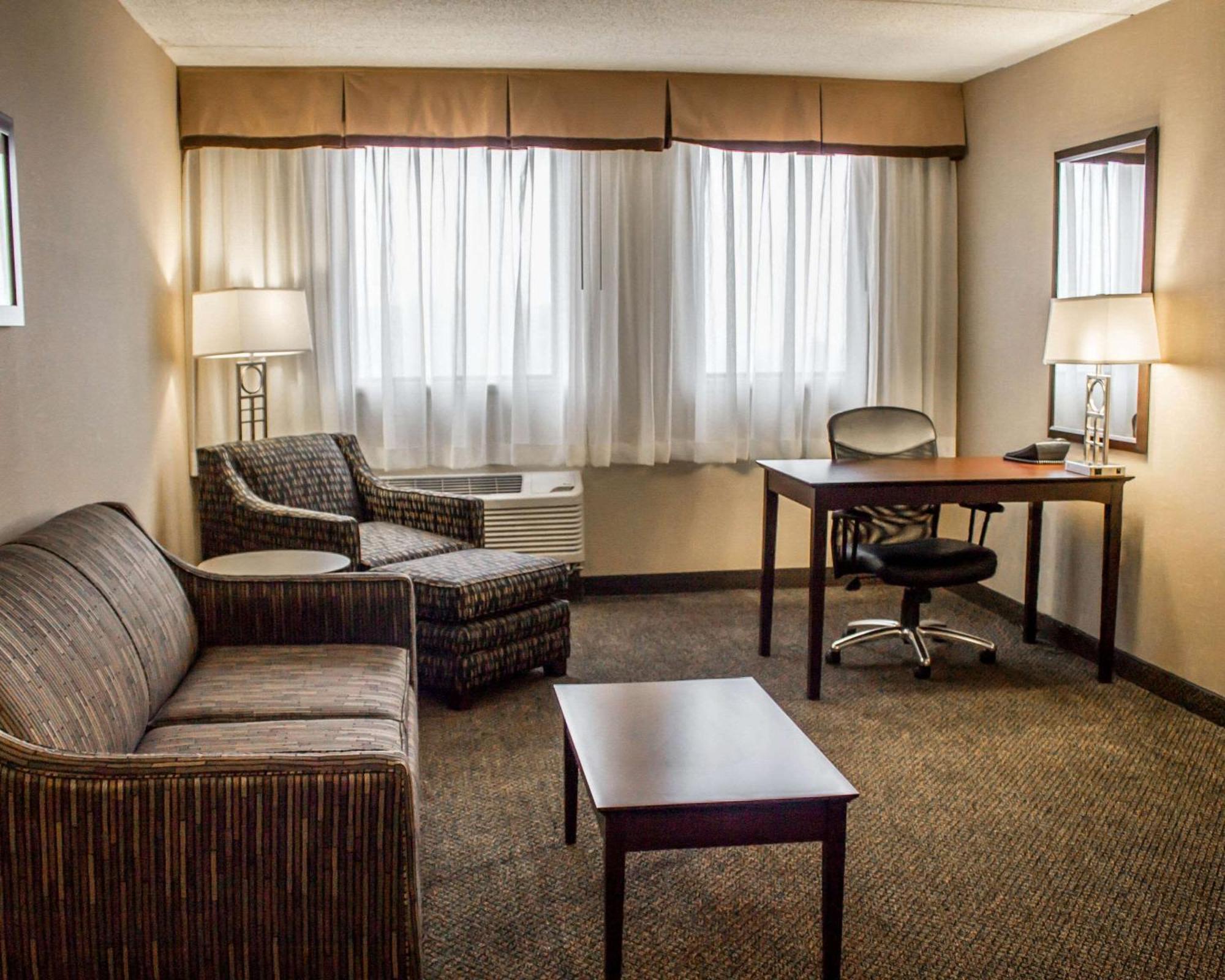Comfort Inn & Suites Wadsworth Экстерьер фото